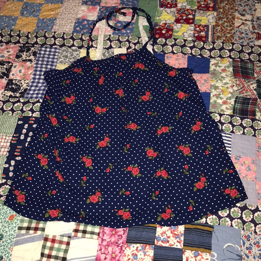 Cute little top. Roses with lace detail...